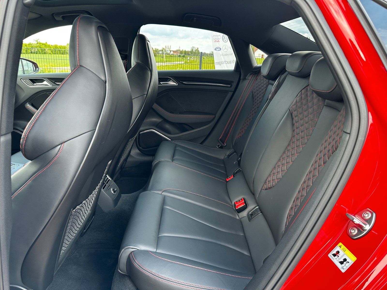 Fahrzeugabbildung Audi RS3 2.5 TFSI 8V Limo/Pano/S-Sitze/Cam/Matrix/B&O