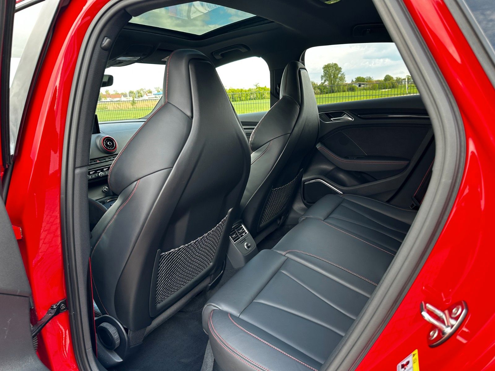 Fahrzeugabbildung Audi RS3 2.5 TFSI 8V Limo/Pano/S-Sitze/Cam/Matrix/B&O