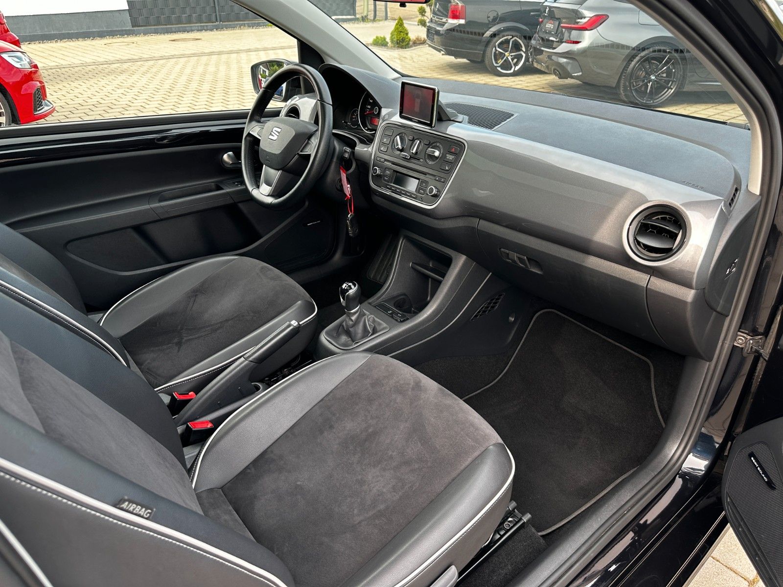 Fahrzeugabbildung SEAT Mii Sport/SoundSystem/Garmin/Sportsitze/PDC/17"