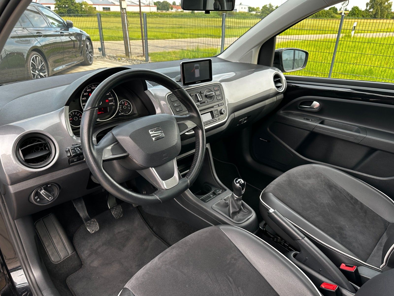 Fahrzeugabbildung SEAT Mii Sport/SoundSystem/Garmin/Sportsitze/PDC/17"