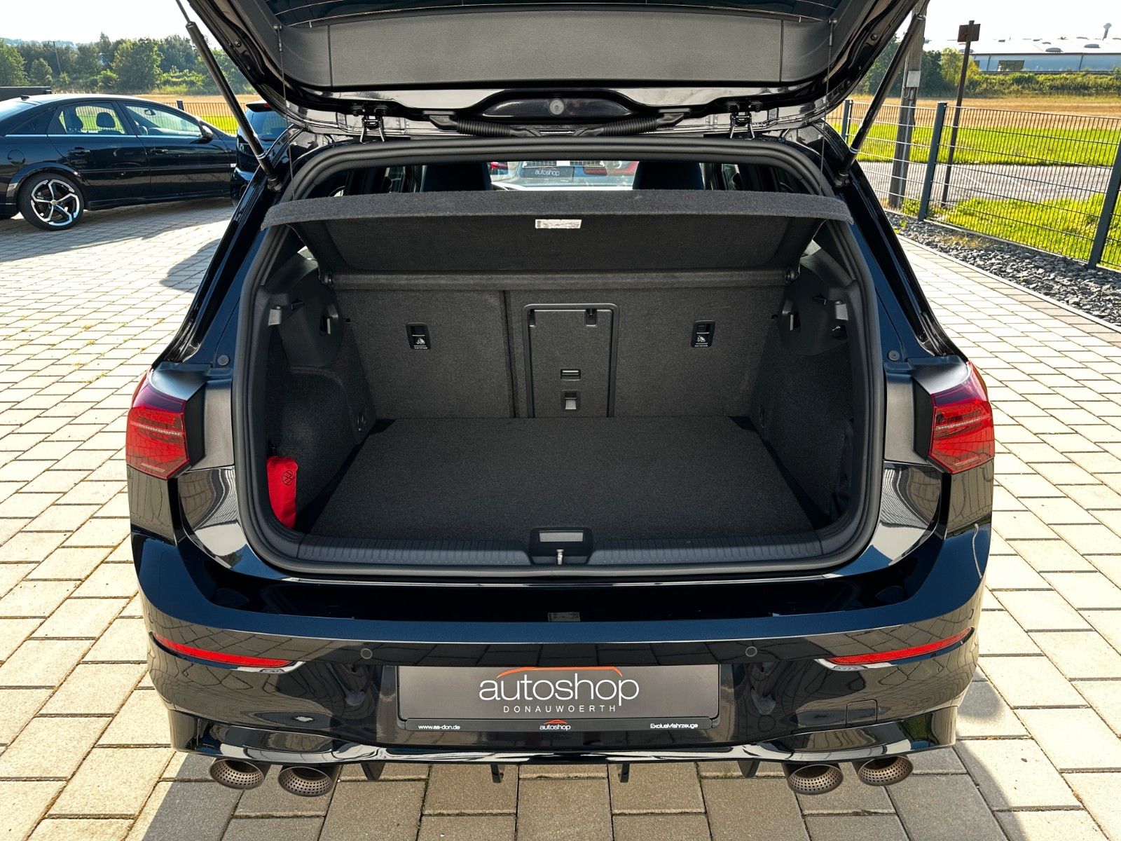 Fahrzeugabbildung Volkswagen Golf 8 R 4M/Performance/Pano/H&K/Leder/Akrapovic